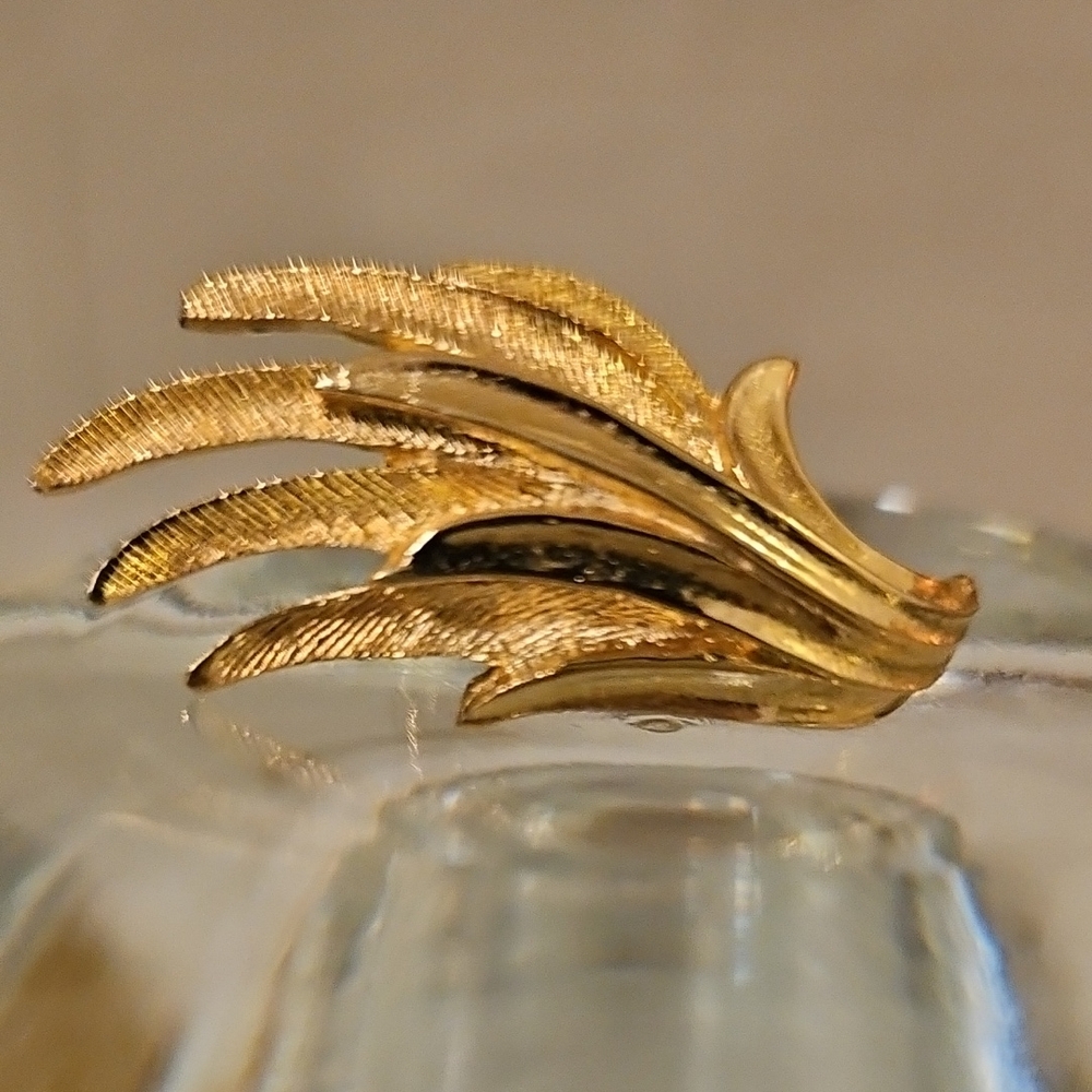 Coro gold screw on earrings